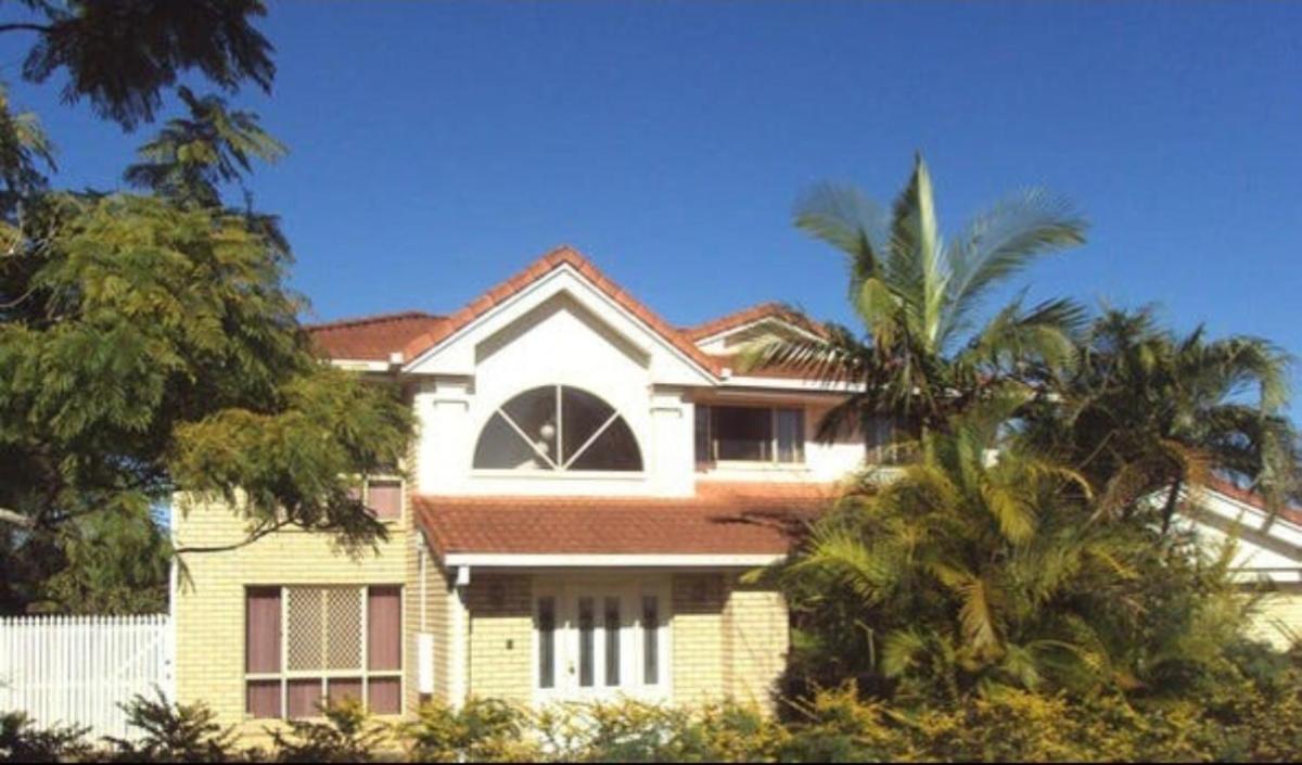 Guest house Air Conditioned Floral Youth Backpacker And House