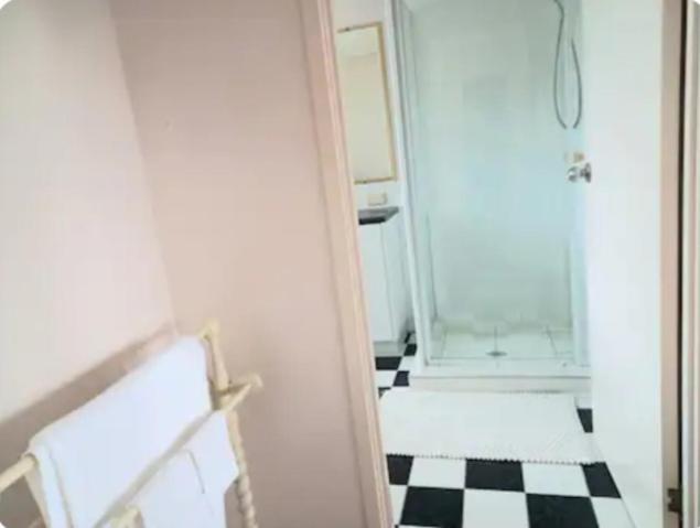 Air Conditioned Floral Youth Backpacker And House * Brisbane