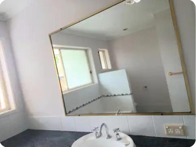 Air Conditioned Floral Youth Backpacker And House Guest house Brisbane