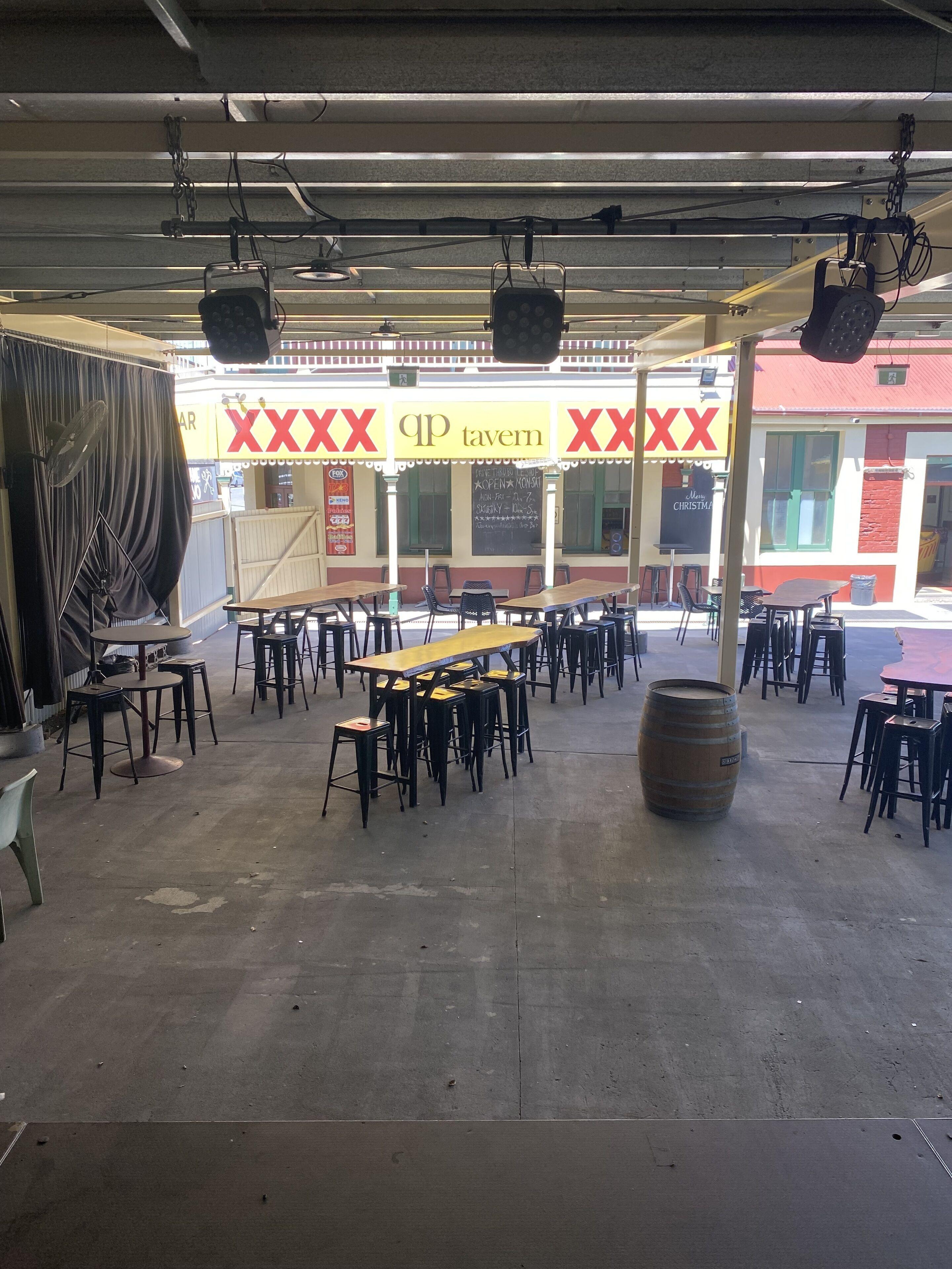 Queensport Tavern And Motel