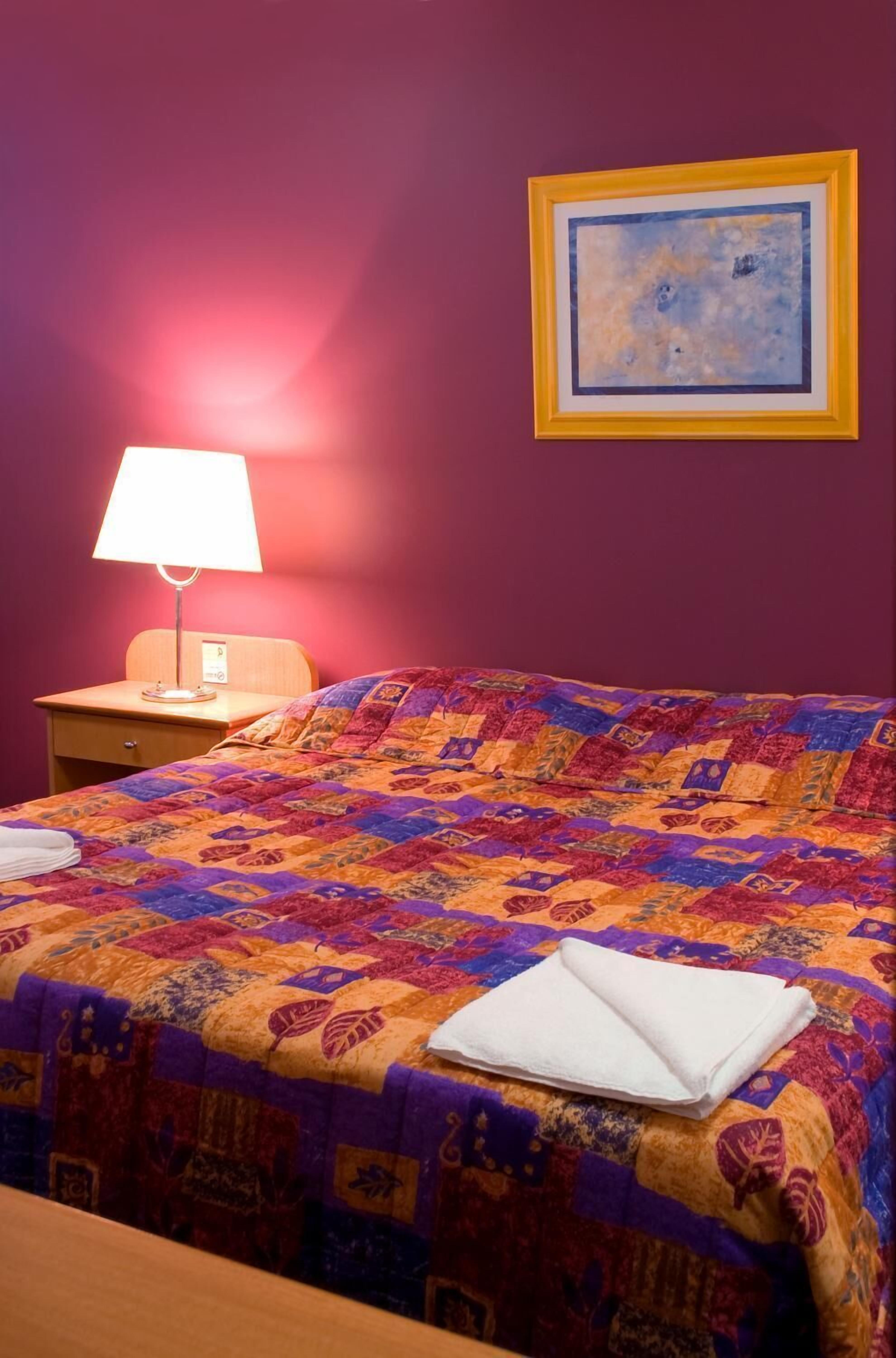 Queensport Tavern And Motel 4*