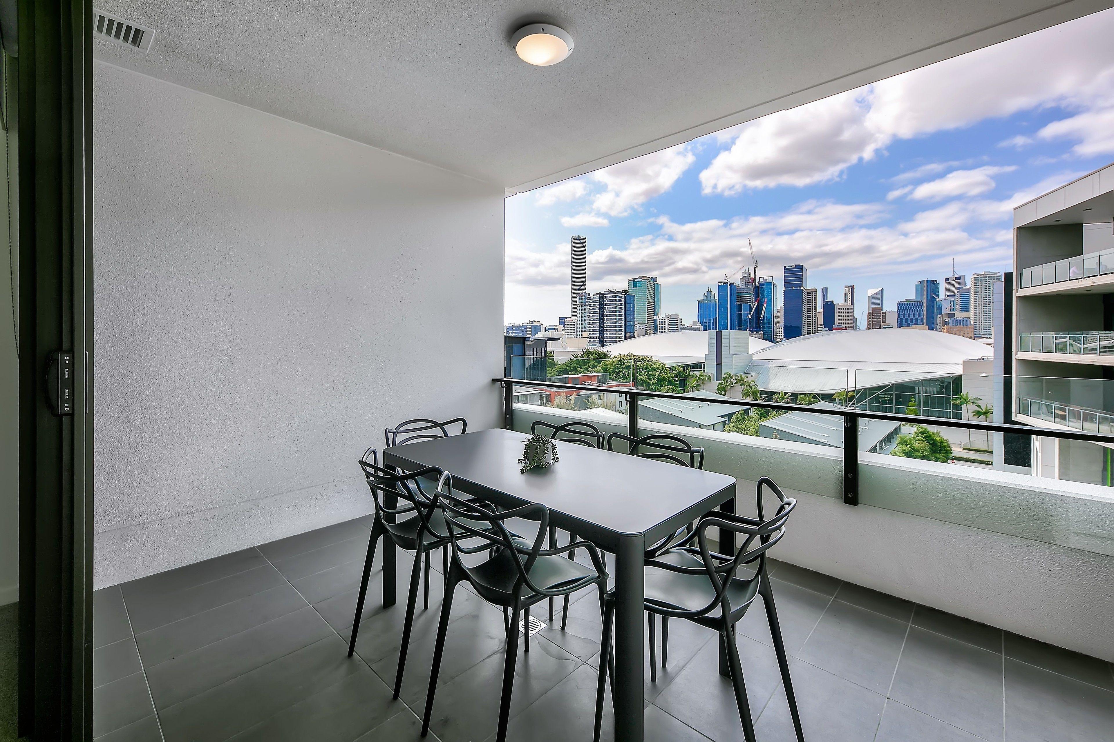 Opera South Aparthotel