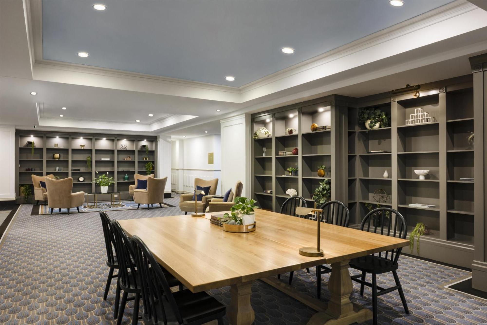 Aparthotel Adina Anzac Square 5*