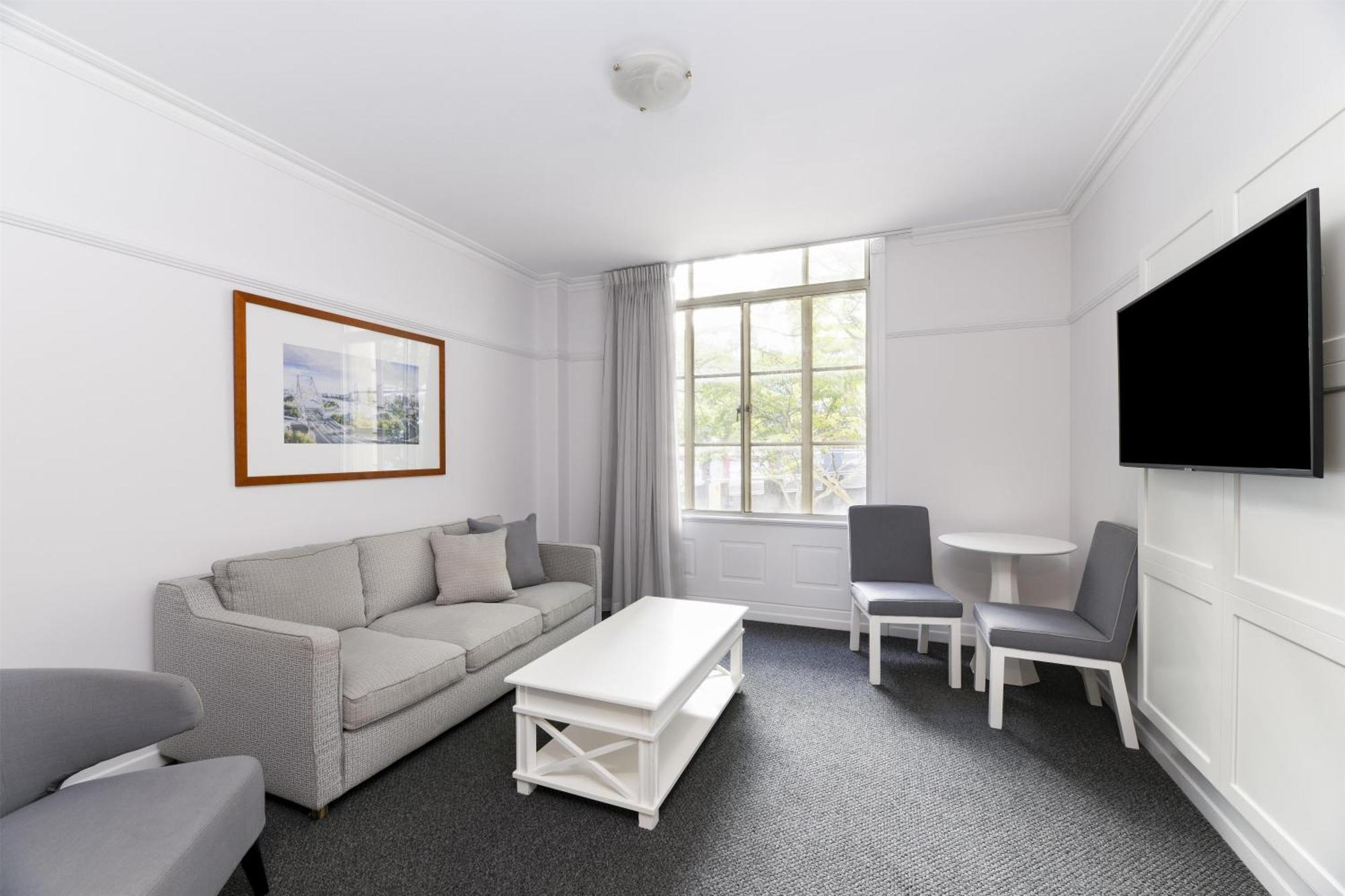 Adina Anzac Square 5*