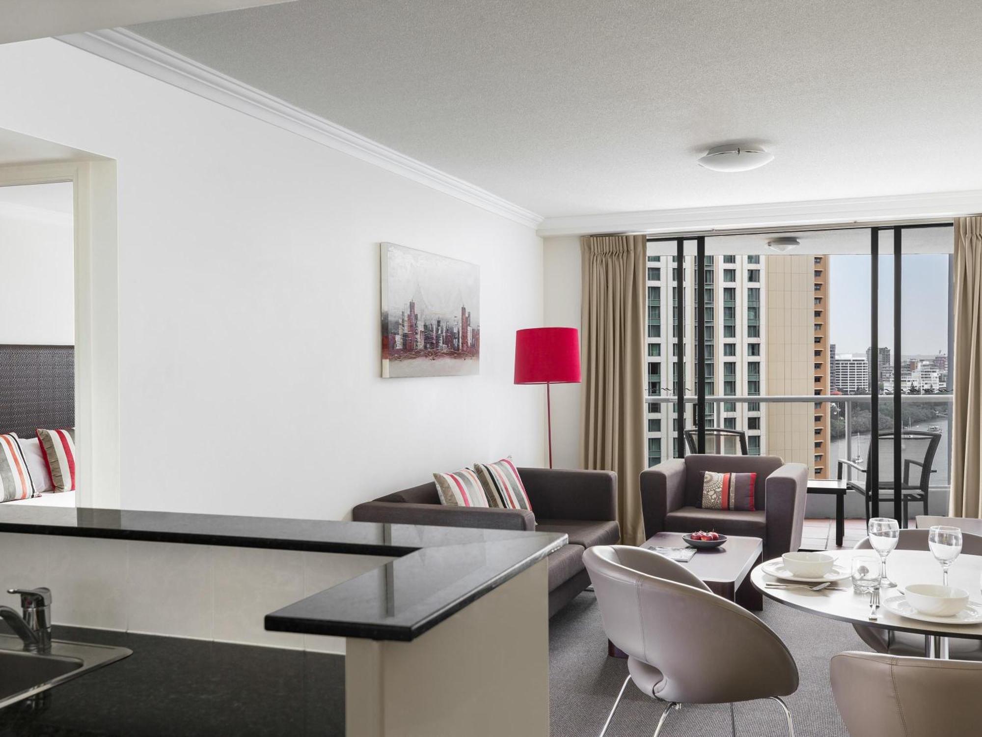 Hotel Mantra On Queen