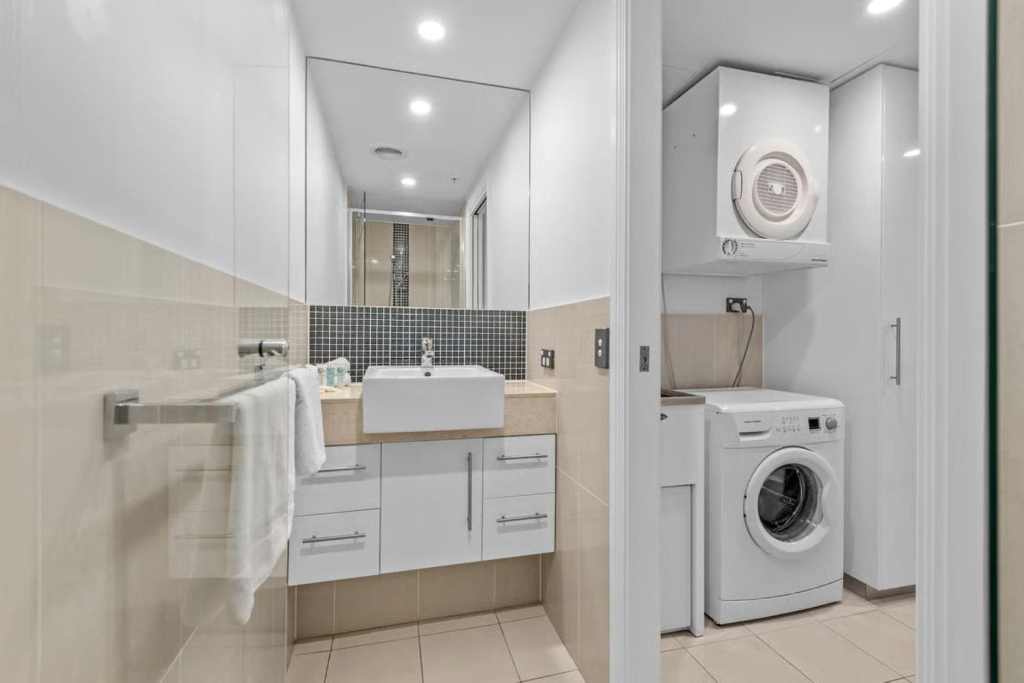 Proximity Waterfront 5* Redcliffe