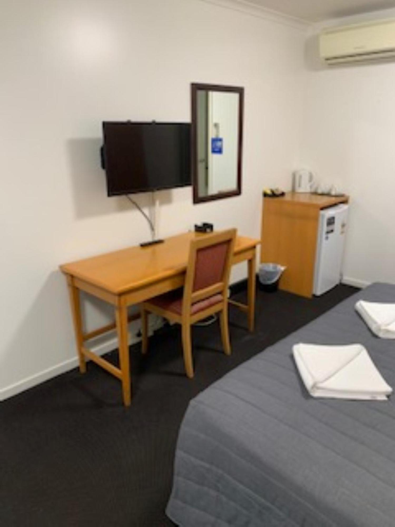 Motel Queensport Tavern And Motel