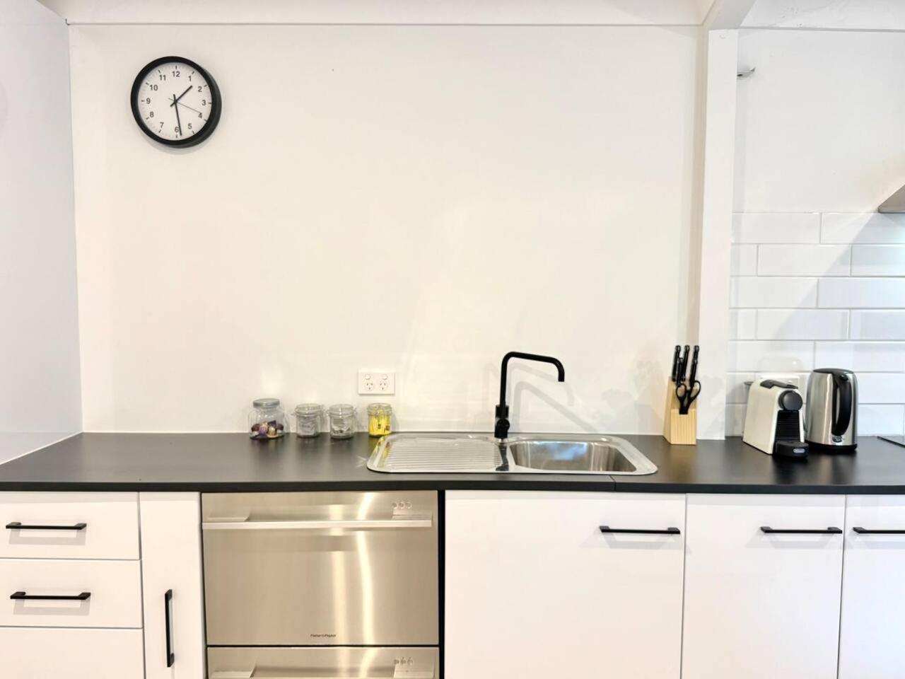 Spacious Belmont Granny Flat Easy Access To Cbd & Bayside *