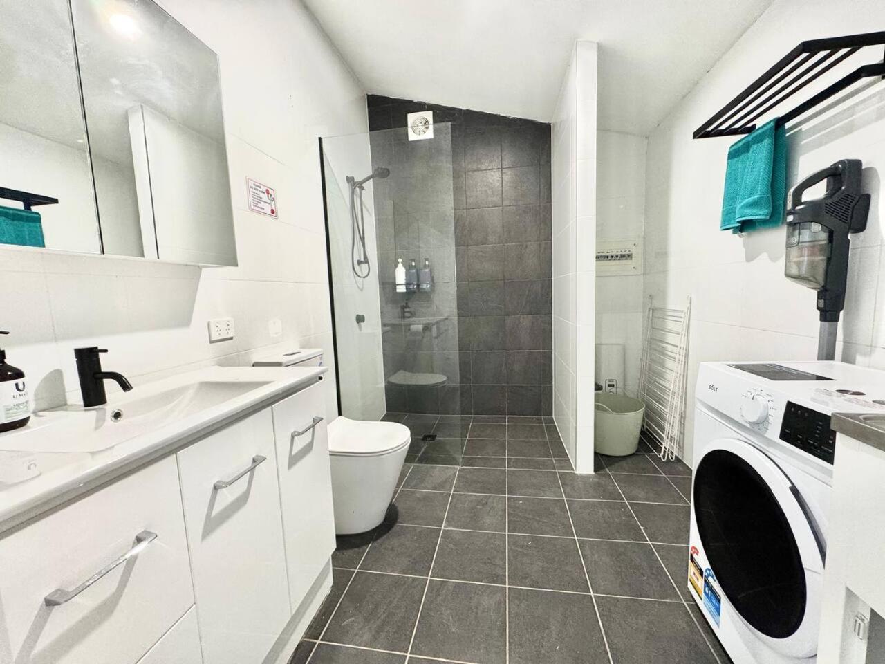 Holiday home Spacious Belmont Granny Flat Easy Access To Cbd & Bayside *