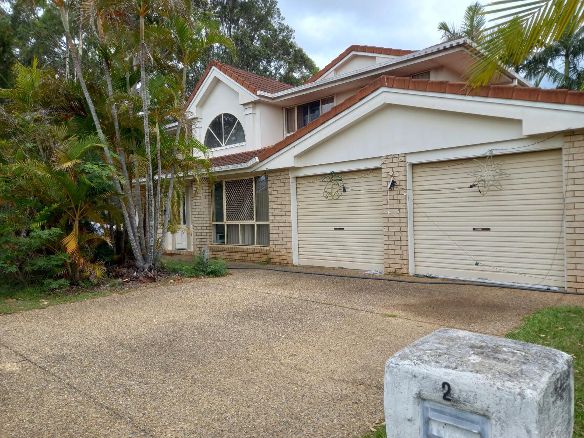 Air Conditioned Floral Youth Backpacker And House Guest house *