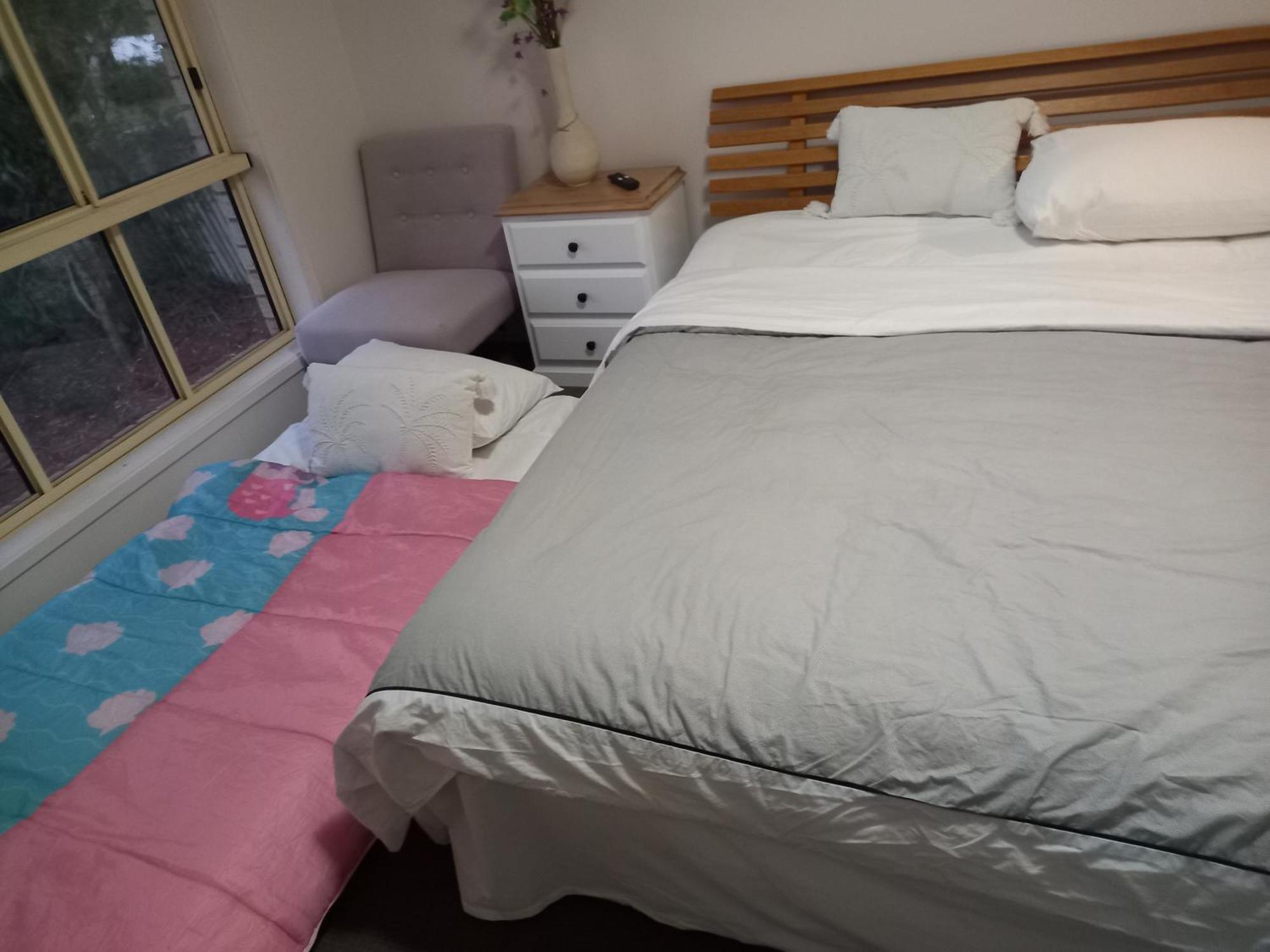 Guest house Air Conditioned Floral Youth Backpacker And House