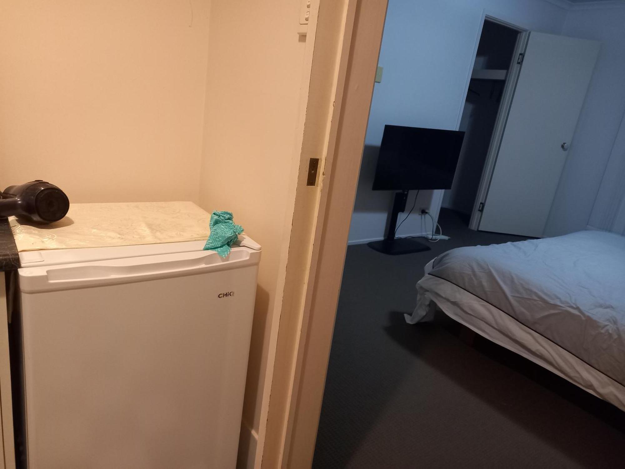 Air Conditioned Floral Youth Backpacker And House * Brisbane