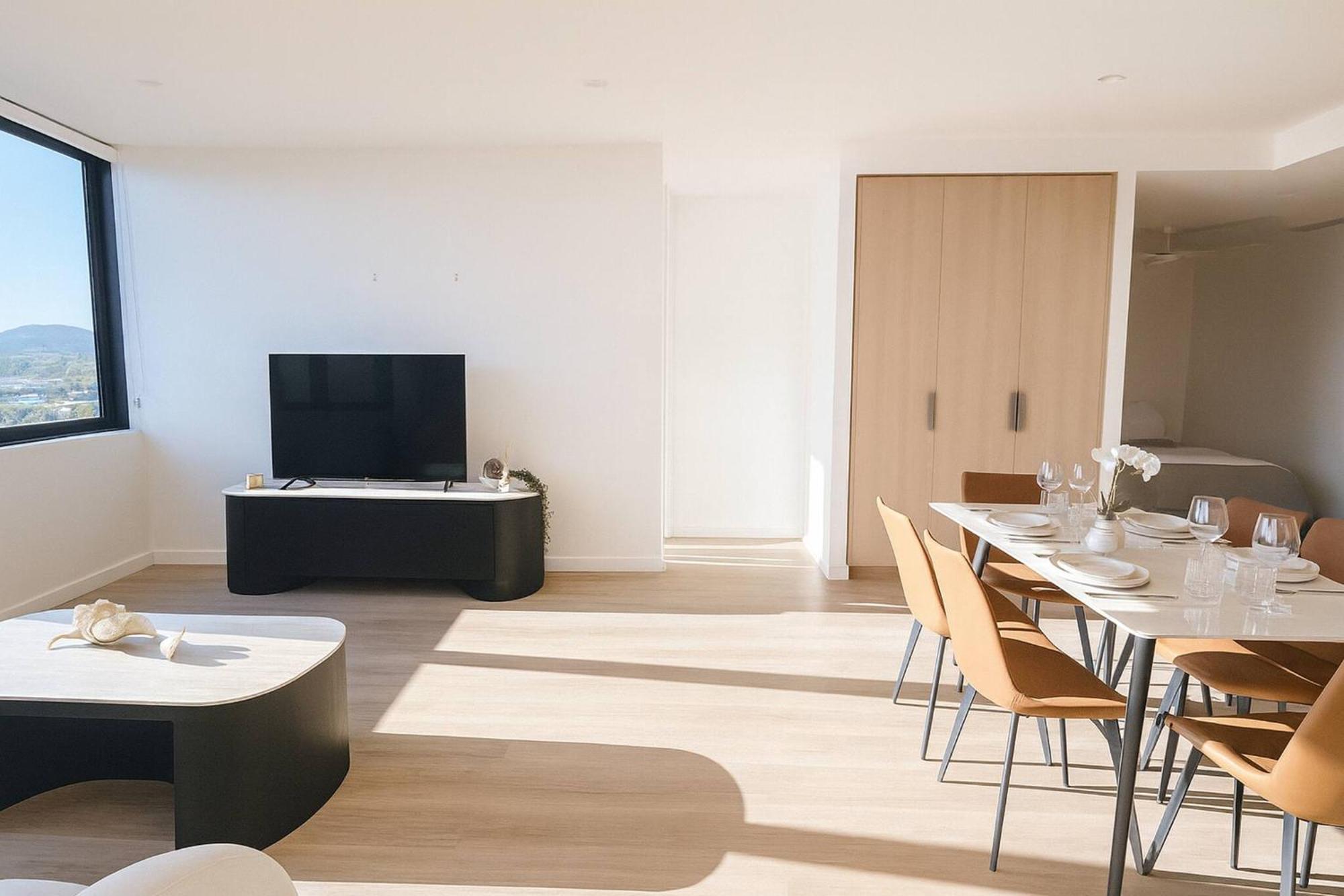 Milton Oasis Level 16- Luxury Near Milton Station Apartment *