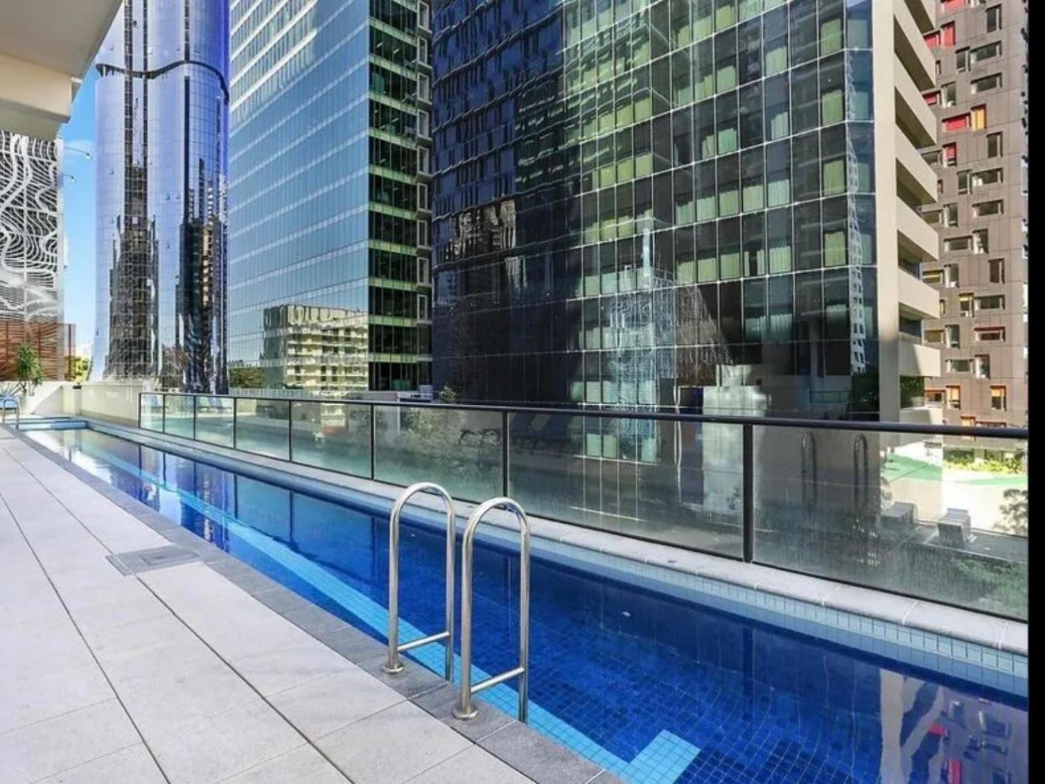 Cbd River With Free Carpark Apartment *