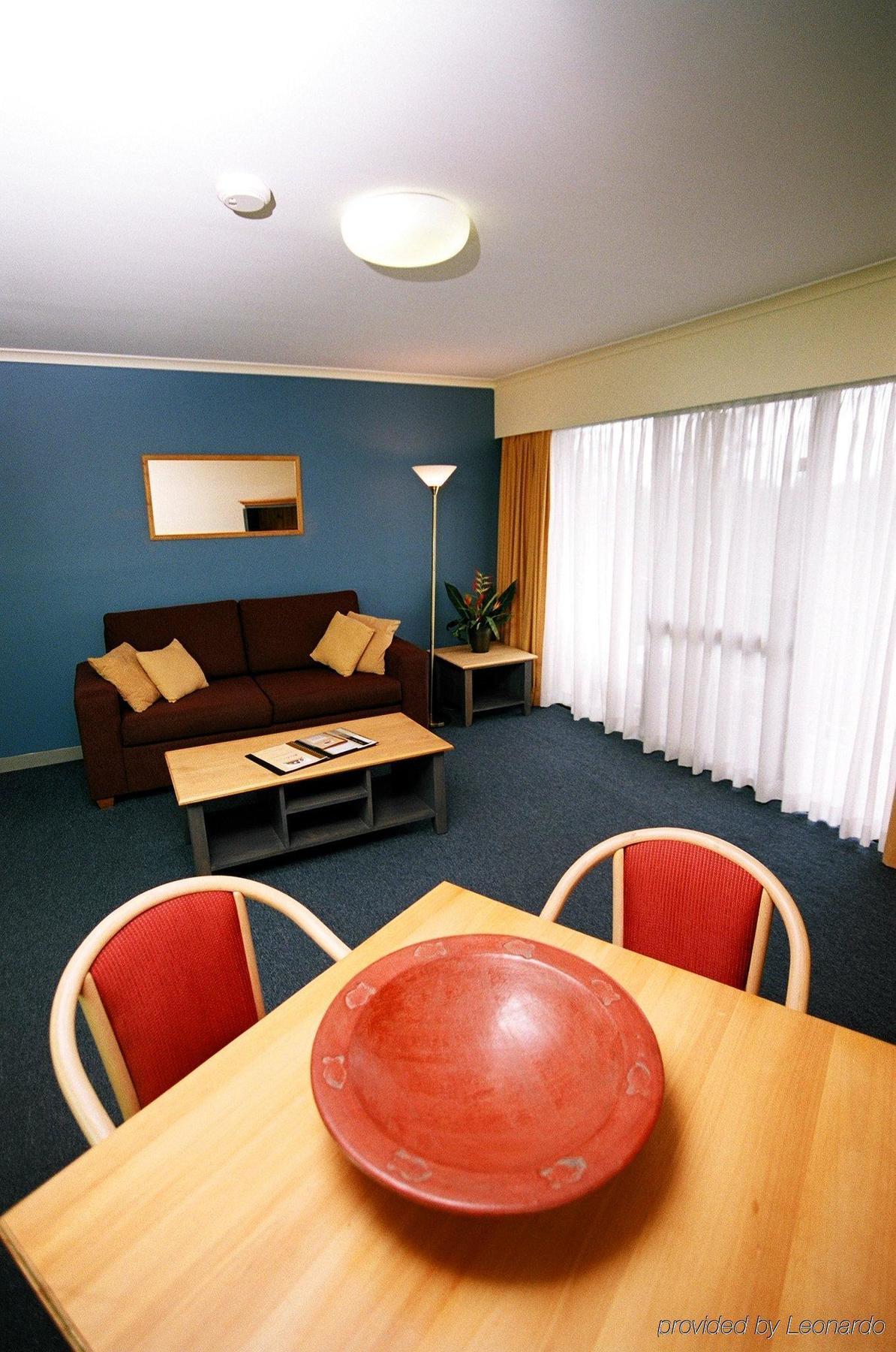 Mt Ommaney 4* Brisbane