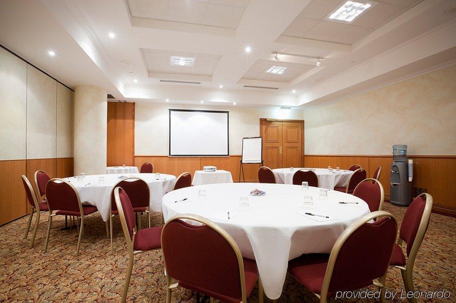 Mantra On Queen Hotel 4*