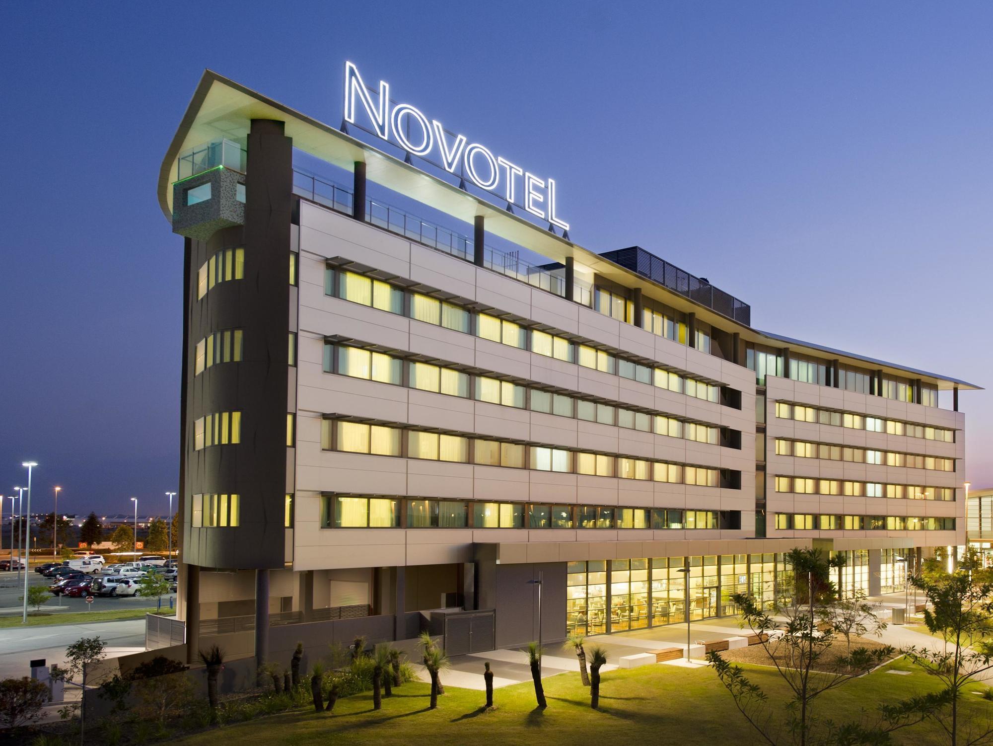 Novotel Airport 4*