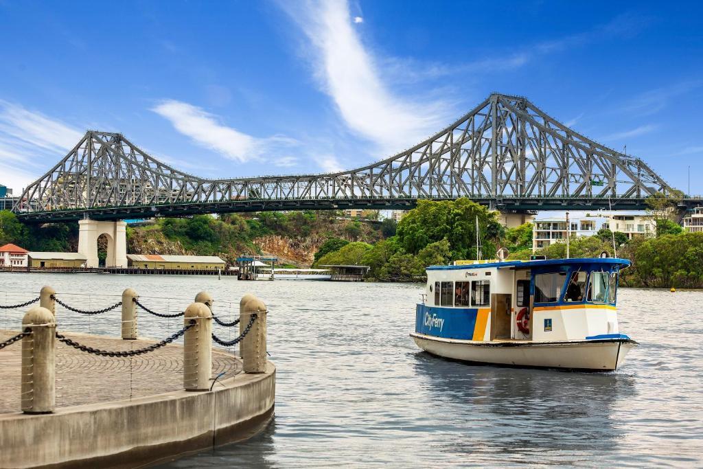 Quest On Story Bridge