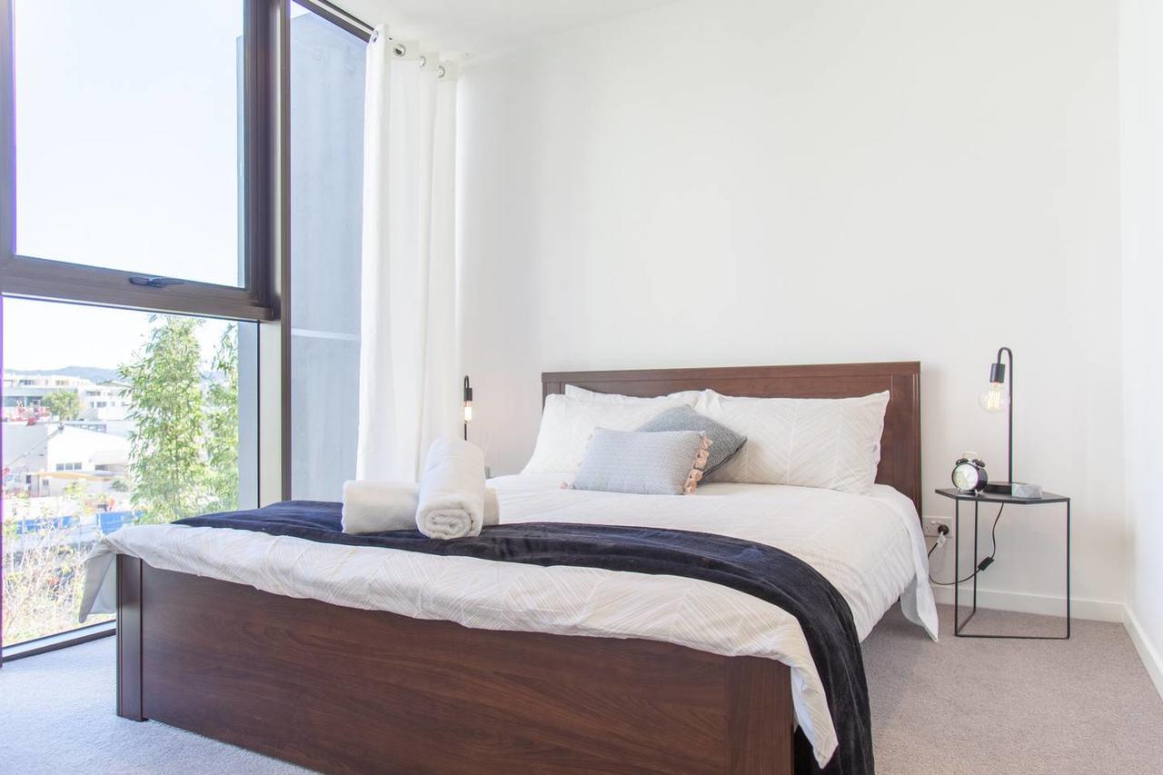 Chic Living In South + Rooftop Pool Brisbane