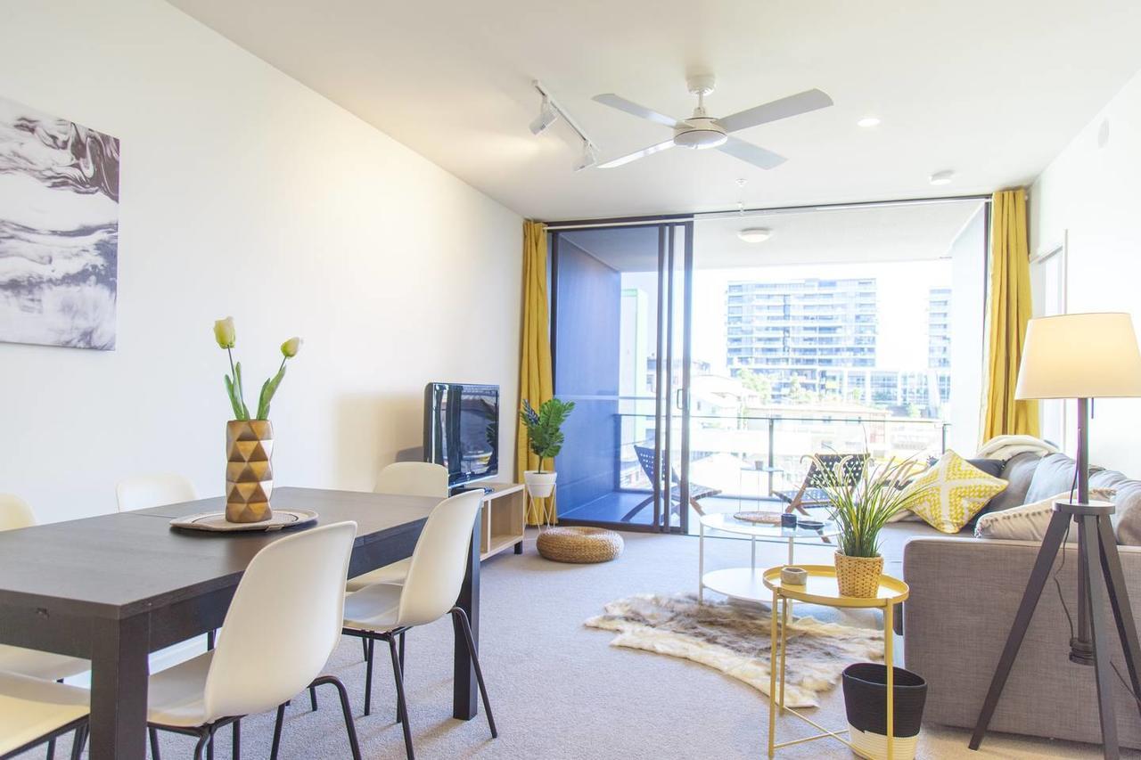 Apartment Chic Living In South + Rooftop Pool Brisbane