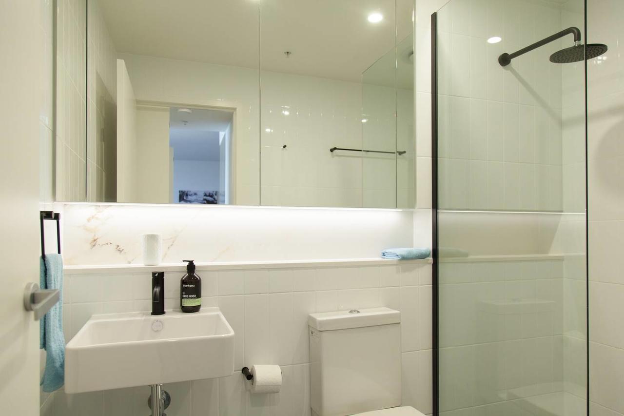 Chic Living In South + Rooftop Pool Apartment *