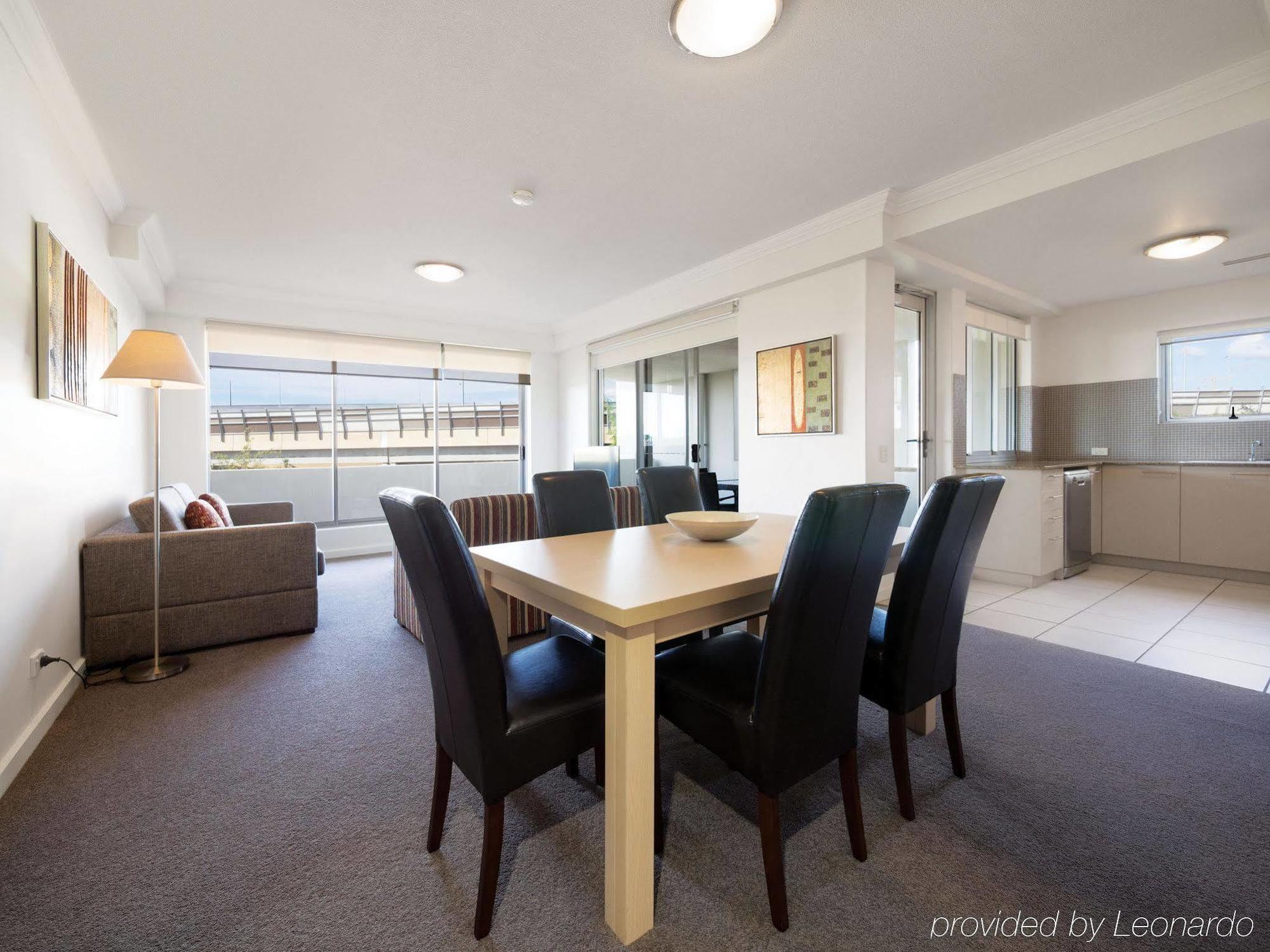 Oaks Mews Aparthotel 4*