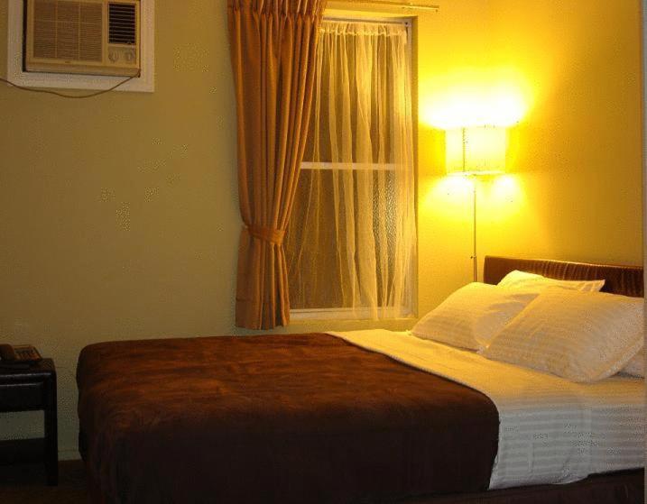 Airport Motel 3*