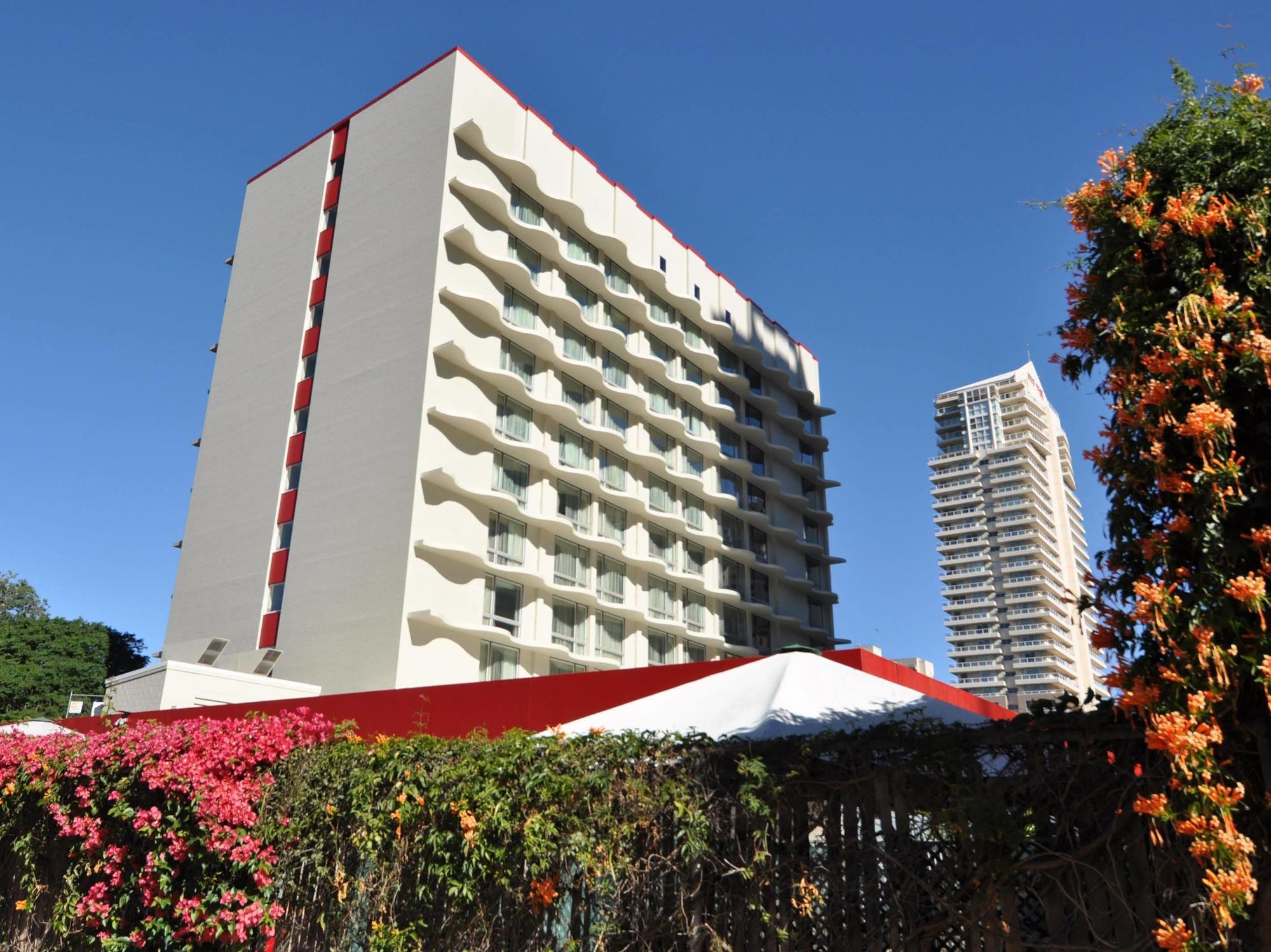 Royal On The Park 4*