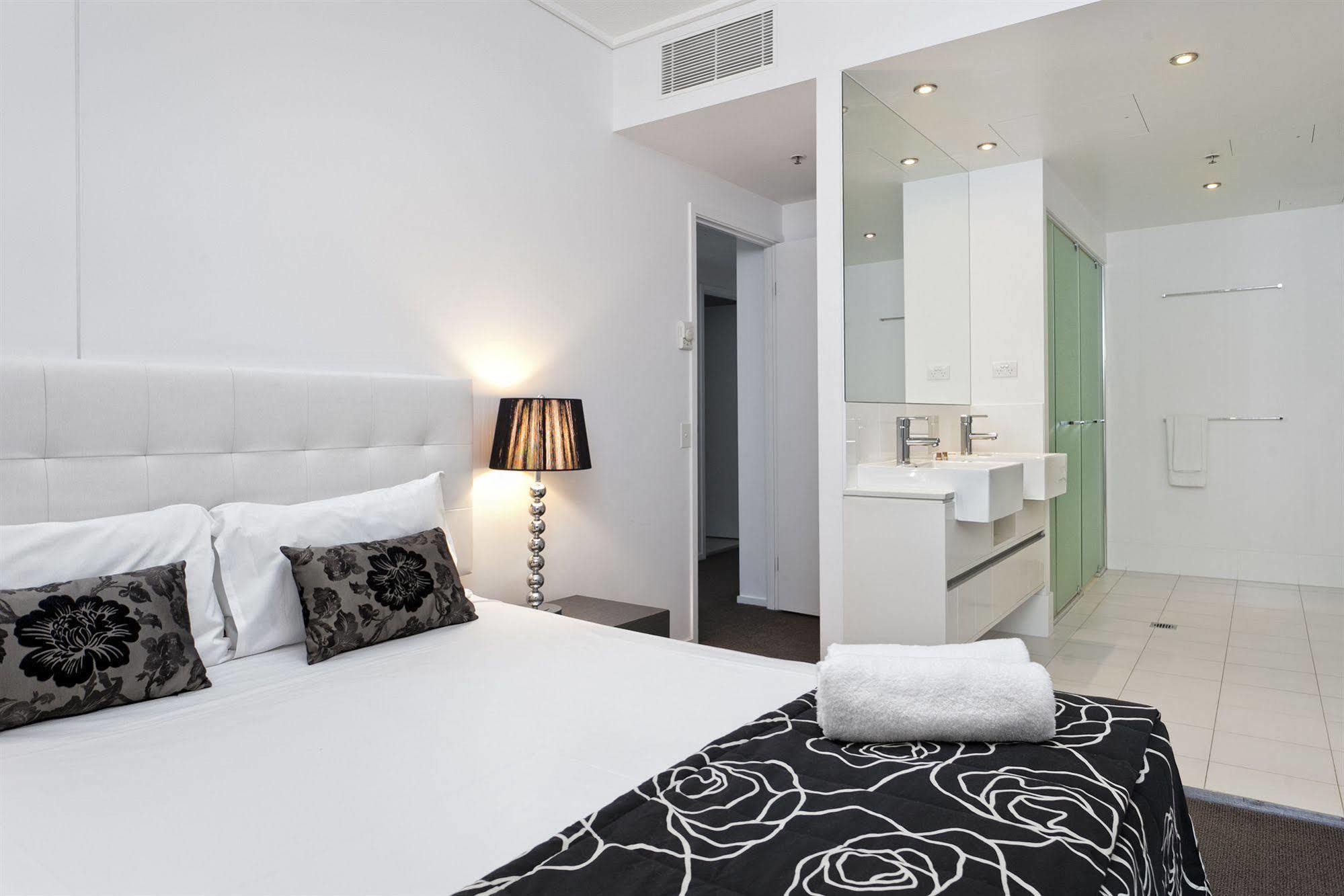 Aparthotel Mantra On The Quay 4*