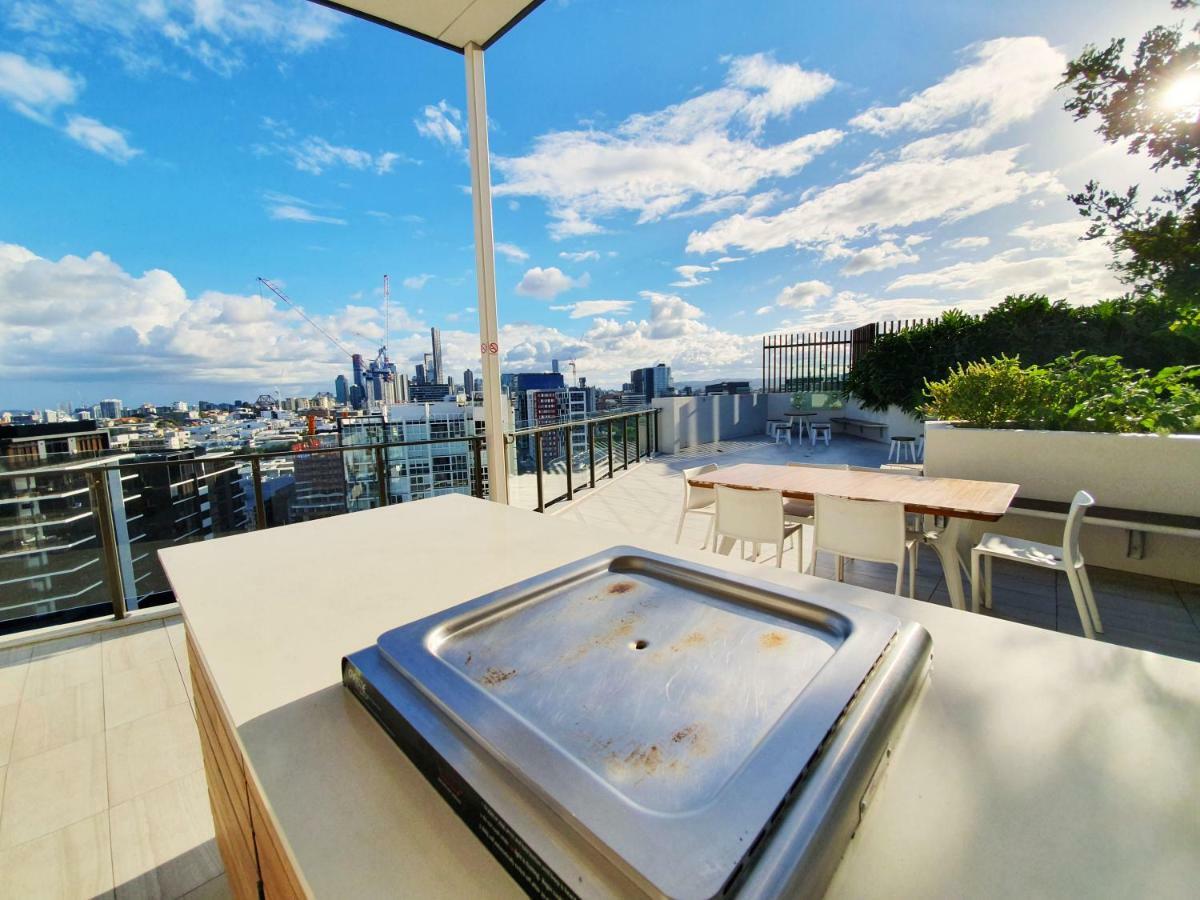 Apartment 2br Food & Drink Hub ★gym★pool★views★roof Terrace *