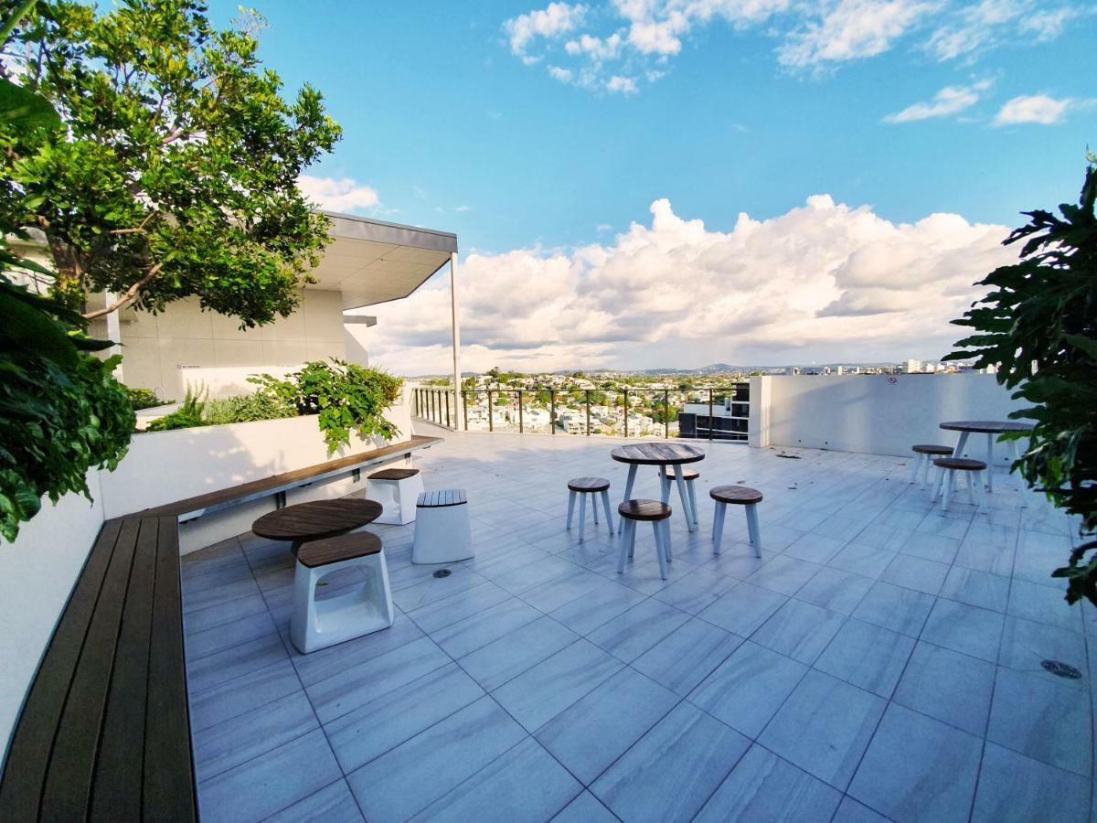 2br Food & Drink Hub ★gym★pool★views★roof Terrace