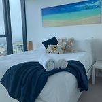 Lvl 50 Skytower Fabulous Views Cbd Wifi Carpark By Stylish Stays