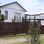 Maple Villa - The Beach House By The Bay