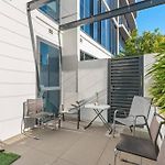 Great Located Unit/Private Balcony, Pool,Gym,Parking