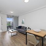 Lovely 2- Bedroom Rental Unit With Free Parking