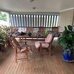 4Br Exec Large House Close To Shops,Train & Buses
