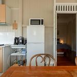 Quaint & Cosy 1 Bedroom Apartment In Queenslander.