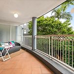 Spacious 2 Bed 2 Bath Apartment At South Brisbane