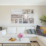 Spacious Newly Redecorated 5Bd Family Home