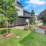 J24B - Bulimba Home From Home