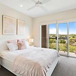 Luxury Hilltop Brand-New 5Bd Holiday Home