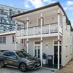 Amelia Terrace - House In Brisbane City Central