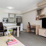 Oaks Brisbane River City Suites