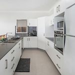 Large House 7 Mins From Airport