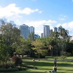 Central Heights ~ 2Bed/2Bath/Car/Pool/Views ~ Cbd