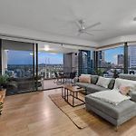 Breathtaking! 2Bed/2Bath/1Car/Pool ~ Cbd