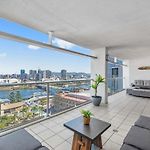 Dress Circle! 2Bed/2Bath/1Car/Amazing Views ~ Cbd