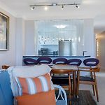\'Riverside Terrace\' Inner-City Retro-Chic With Pool