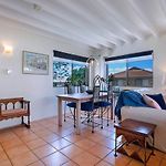 Tropical Dreaming In The Heart Of Indooroopilly