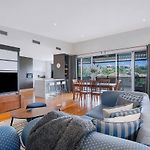 Top Of Taringa Penthouse With Sweeping Views